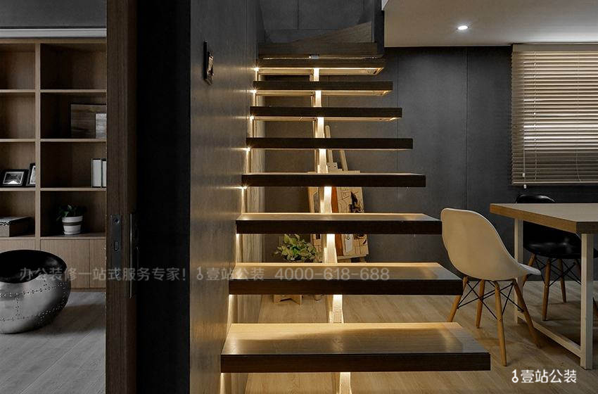 木质办公空间楼梯